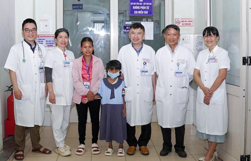 Hành khách hỗ trợ đưa huyết thanh từ Sài Gòn ra Huế kịp thời cứu bé gái bị rắn cắn